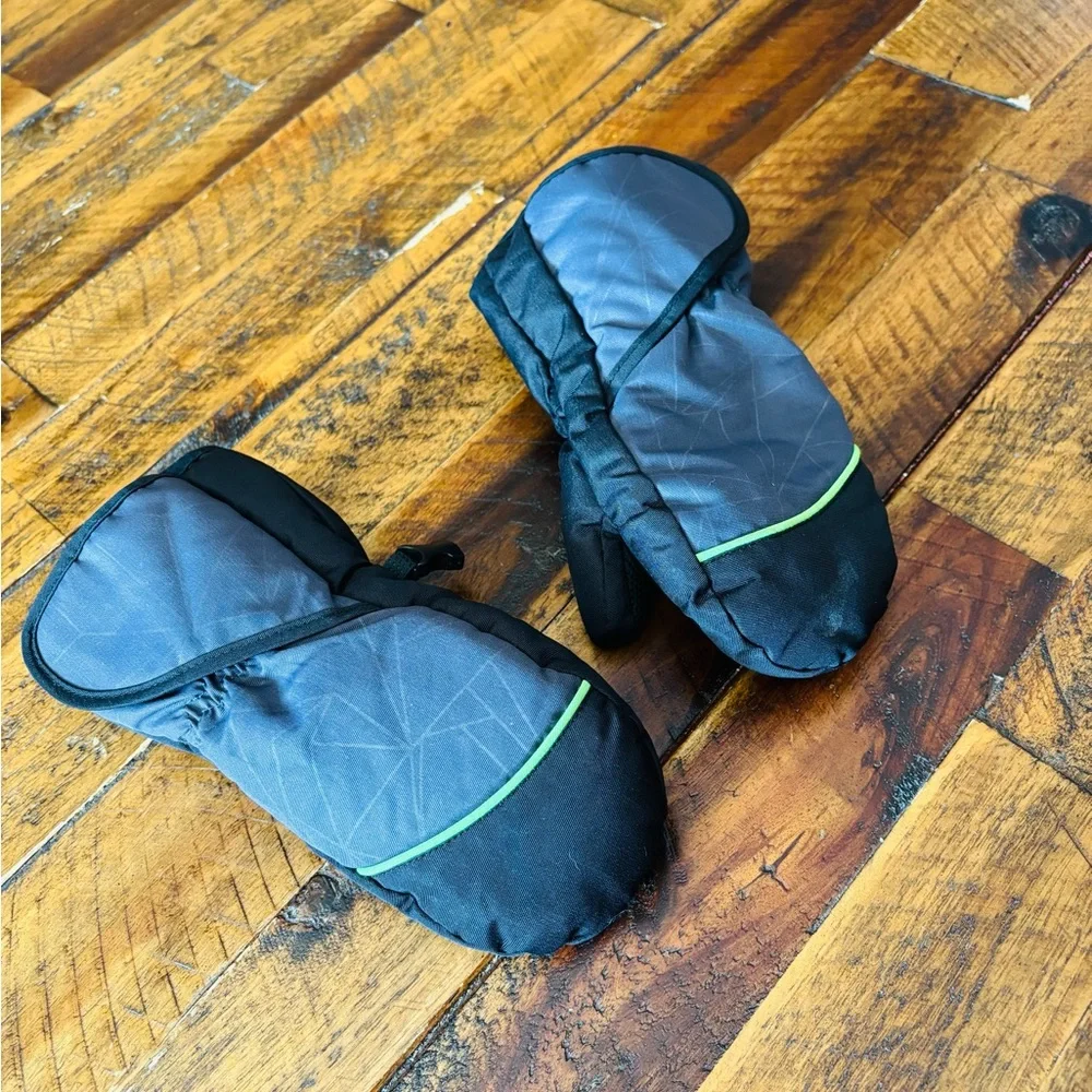 Cozy Black and Gray Mittens for Outdoor Adventures